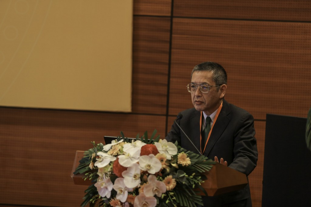  Dr. Akio Kamiko, College of Policy Science, Ritsumeikan University, Japan, presenting his paper.