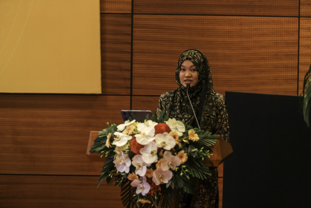   Ms. Princess Fahanna Azzizah Abas, Bangsamoro Transition Authority – Parliament, Barmm, Philippines presenting her paper.