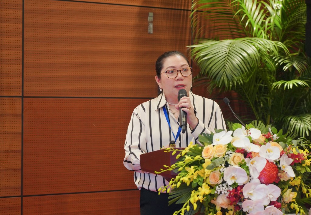 Dr. Ma. Pamela Grace Muhi, Polytechnic University of the Philippines, presenting at the session.