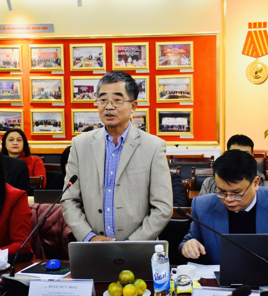 Dr. Dinh Duy Hoa, Former Director General of the Department of Administrative Reforms, Ministry of Home Affairs delivering his presentation.