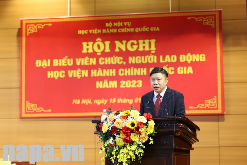Outstanding Teacher, Assoc. Prof. Dr. Nguyen Van Hau – Member of NAPA’s Party Committee, Chief of NAPA’s Office, announcing the rationale and introducing delegates attending the Conference
