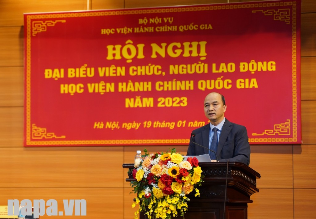 MA. Nguyen Huy Hoang presenting report at the Conference
