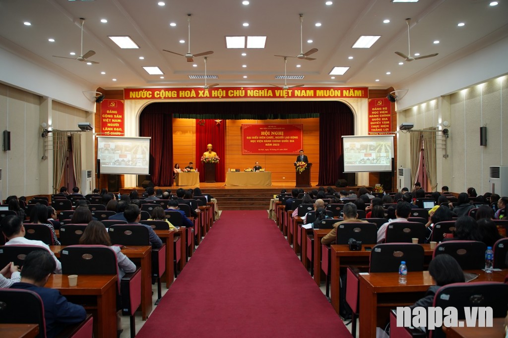 Panoramic view of the Conference at Hanoi