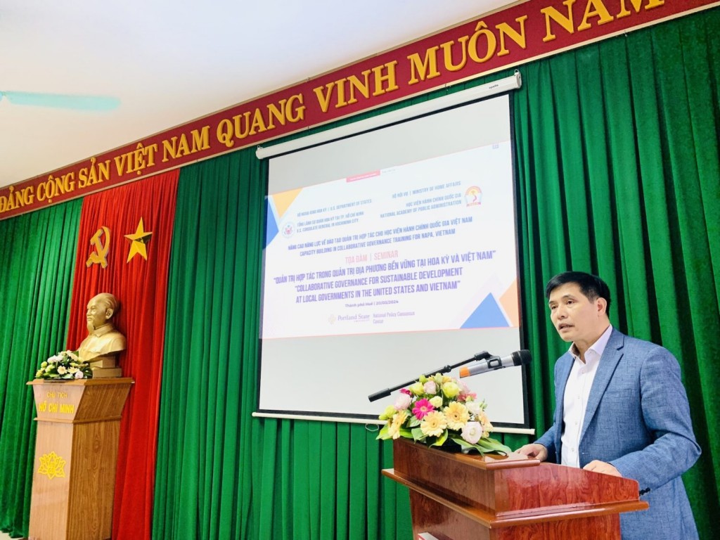 Assoc. Prof. Dr. Nguyen Hoang Hien, Director of the NAPA Branch Campus in the Central Region, delivering the opening remarks at the seminar and training course.