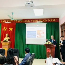 Prof. Stephen Greenwood and Dr. Dang Van Huan, National Policy Consensus Center, Portland State University, Oregon, USA, presenting an overview of the context, goals and agenda of the seminar.