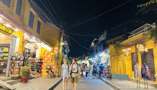 Foreign visitors vísit ancient town of Hội An in Quảng Nam Province. Việt Nam is one among destinations that foreigners want to travel during Lunar New Year.