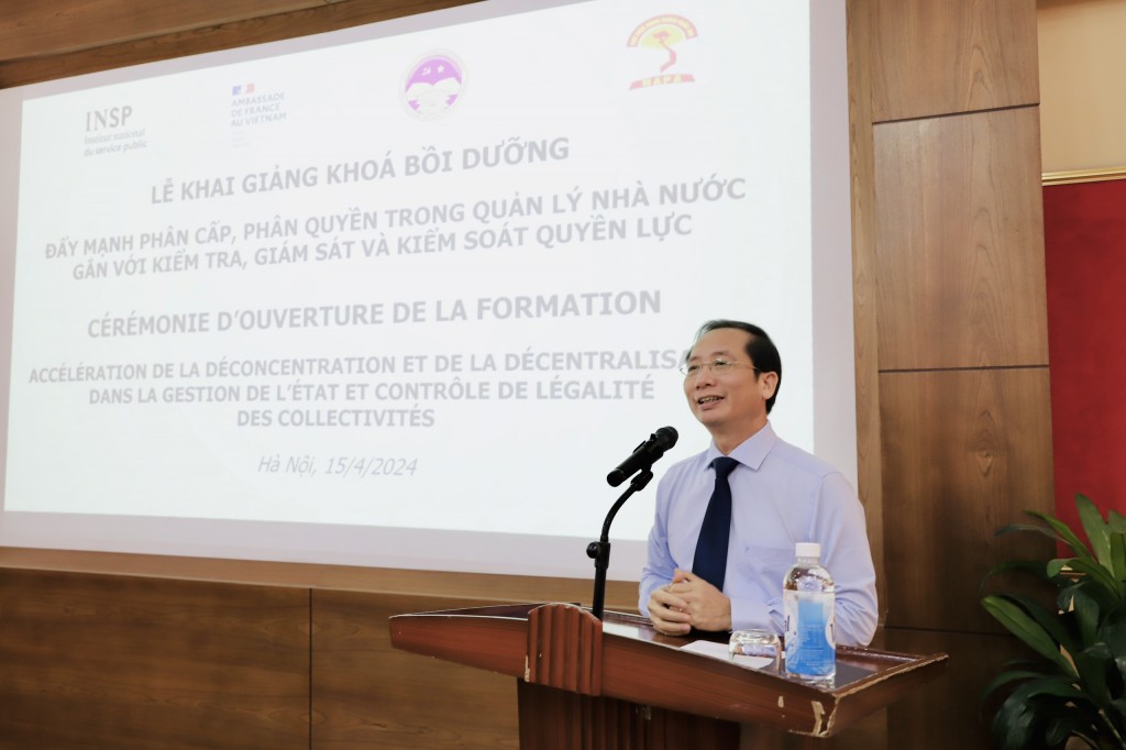 Assoc. Prof. Dr. Nguyen Ba Chien, NAPA President, delivering remarks at the opening of the training course.
