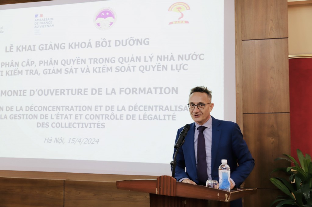 Mr. Besla Hégédus, Deputy Counselor for Cooperation and Culture, French Embassy in Viet Nam, speaking at the opening ceremony of the training course.