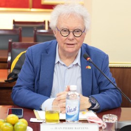 Prof. Jean-Pierre Baeyens speaking at the working session.