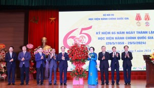 Minister of Home Affairs H.E. Pham Thi Thanh Tra and the Ministry's leaders congratulating NAPA leaders and staff on the 65th anniversary.