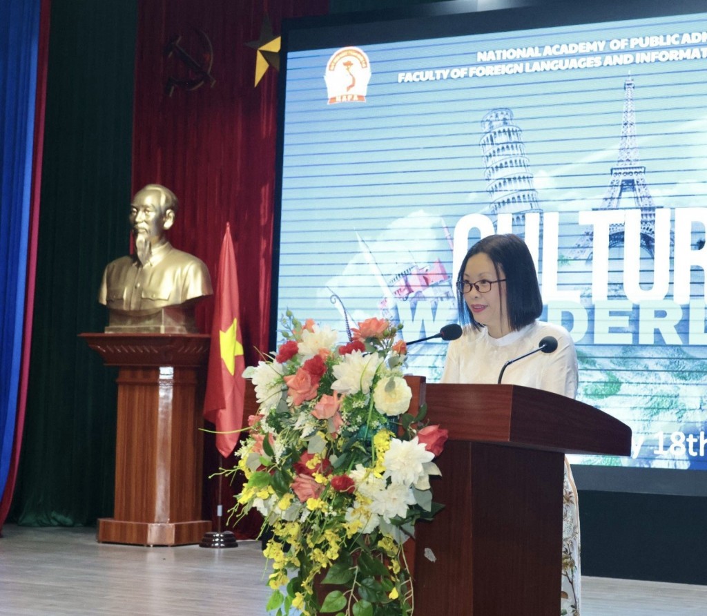 Dr. Giap Thi Yen, Vice Dean, Faculty of Foreign Language and Information Technology Studies, delivering the opening remarks.