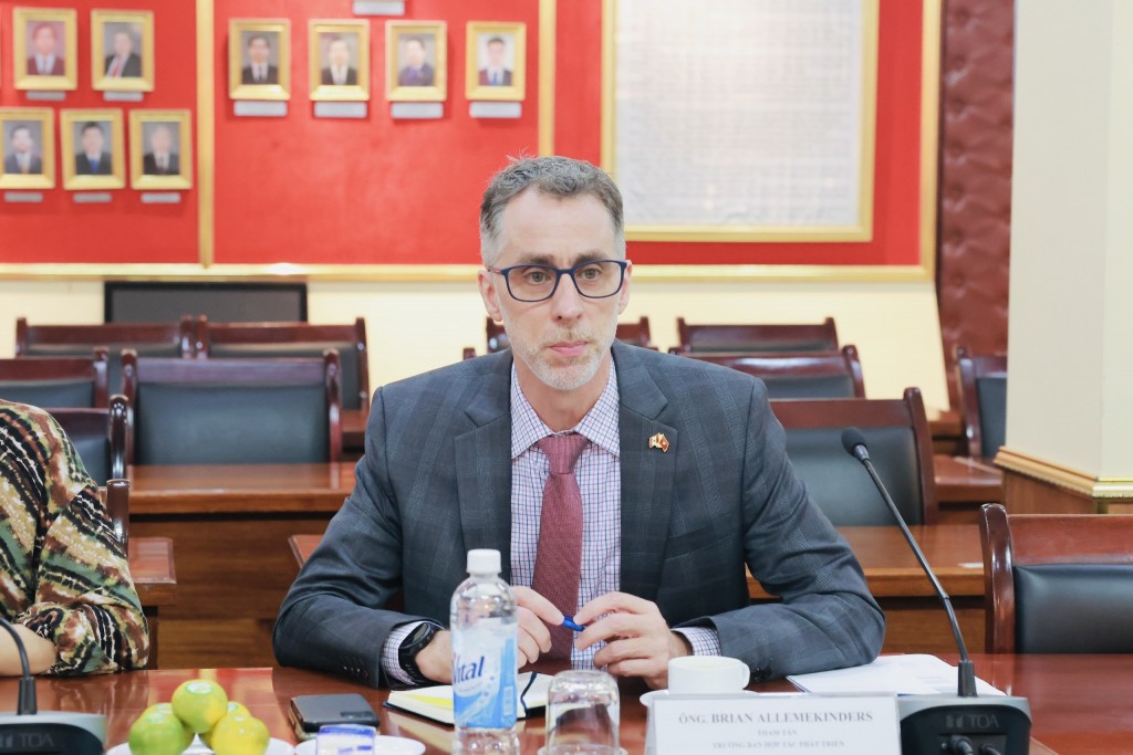 Mr. Brian Allemekinders, Counselor, Head of Cooperation of the Canadian Embassy to Viet Nam, at the meeting.