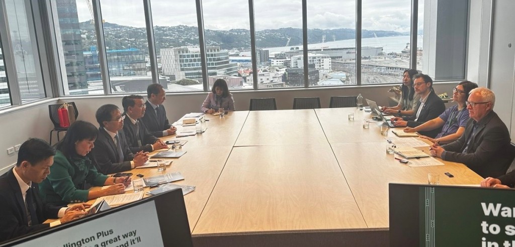 The delegation working at the School of Government, Victoria University of Wellington.