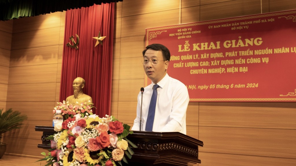 Mr. Tran Dinh Canh, Member of City Party Committee, Director of Hanoi Department of Home Affairs, at the ceremony.