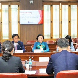 Minister Pham Thi Thanh Tra at the working session.