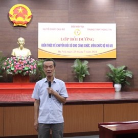 Dr. Nguyen Nhat Quang, Director of the VINASA Science and Technology Institute (VSTI) under the Viet Nam Software and IT Services Association (VINASA), keynote speaker of the training class.