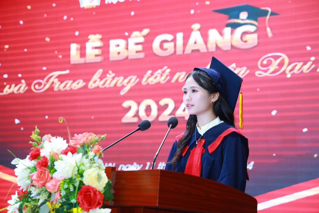 Ms. Pham Thi Van Nam, a student from the  Cultural Tourism major, 2005VDLA Class.