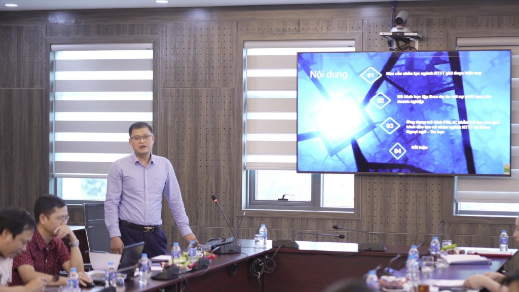 Dr. Nguyen Hoai Thu, Deputy Director, Refresher Training Management Department, NAPA, at the workshop.