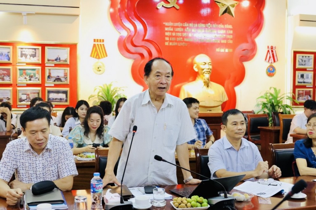 Prof. Dr. Nguyen Huu Dung, Director of the Viet Nam Institute of Urban and Industrial Environment, at the workshop.