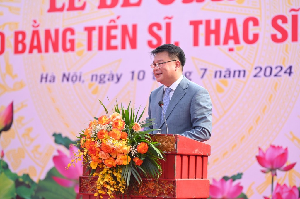 Dr. Bui Huy Tung, Director, Department of Refresher Training Management, NAPA, at the ceremony.