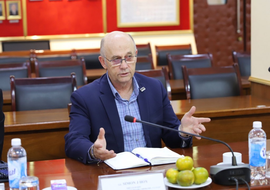 Prof. Simon J. Hoy at the meeting.