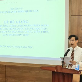 Dr. Tran Dai Hai, Deputy Director of the Department of International Cooperation, announced the decisions to issue certificates of course completion to the participants.