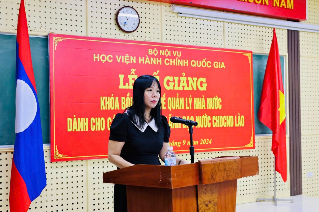 Ms. Pham Thi Quynh Hoa announcing the NAPA President’s Decision to issue certificates.