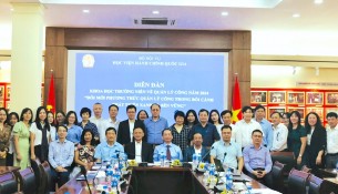 Participants of the forum in Ha Noi.