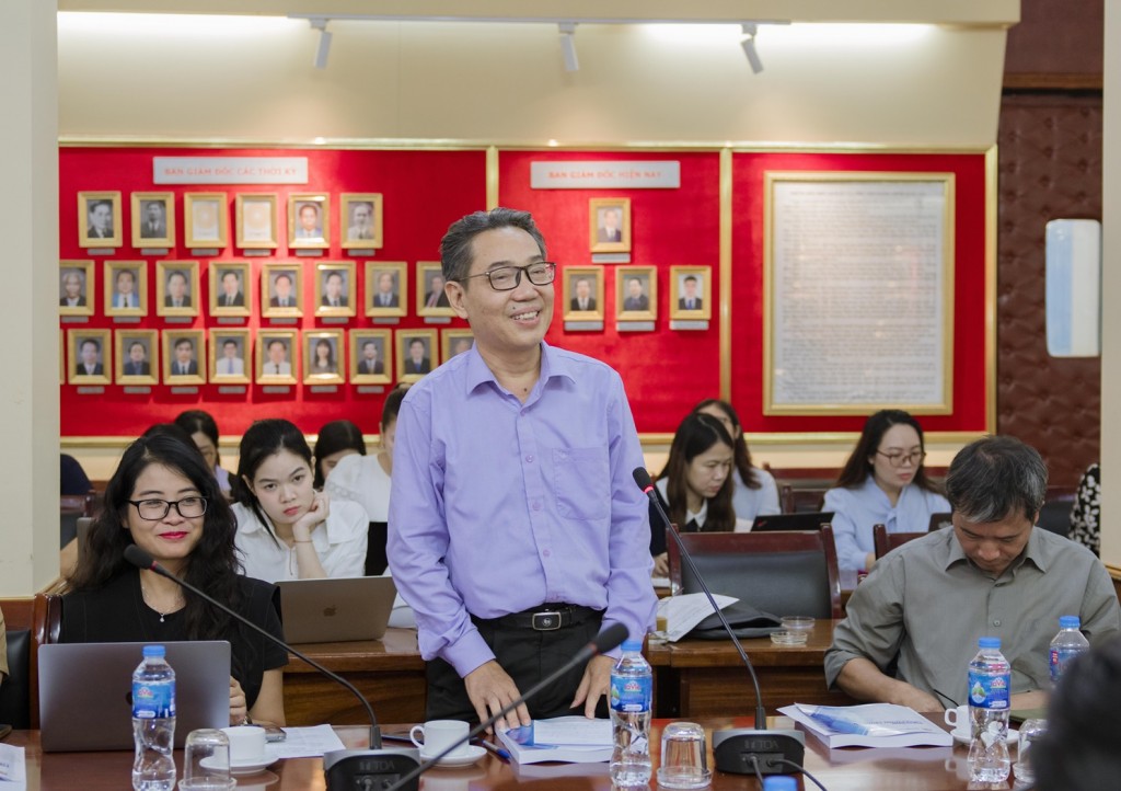 Dr. Dinh Van Minh, former Director General of the Department of Legal Affairs, Government Inspectorate, presenting at the workshop.