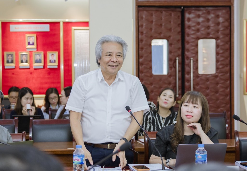 Prof. Dr. Vo Khanh Vinh, former Vice President of the Viet Nam Academy of Social Sciences, speaking at the workshop.