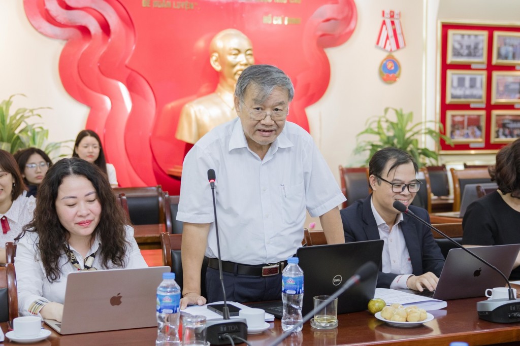 Prof. Dr. Pham Hong Thai, former Dean of the Faculty of Law, Viet Nam National University, Ha Noi, speaking at the workshop.