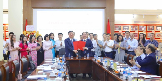 The signing ceremony of the memorandum of understanding between the National Political Publishing House and NAPA was successfully held.