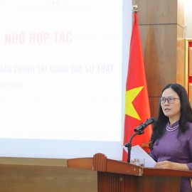 Dr. Le Anh Xuan, Deputy Director of the Center of Technology and Library, reporting on the draft cooperation agreement.