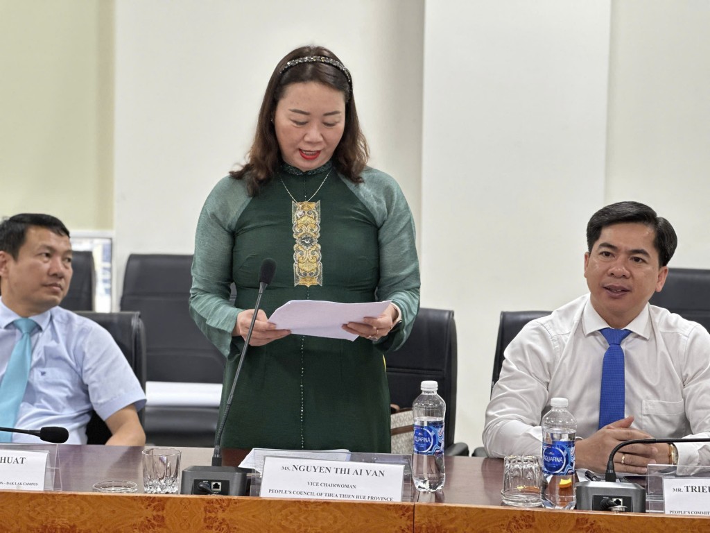 Class representative, Ms Nguyen Thi Ai Van speaking on behalf of the class at the closing ceremony.