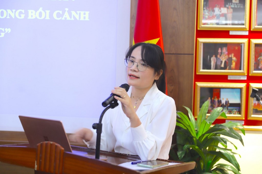 Dr. Bui Thi Thuy Nhi at the forum.