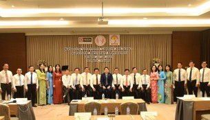 Course participants and instructors at the opening ceremony.