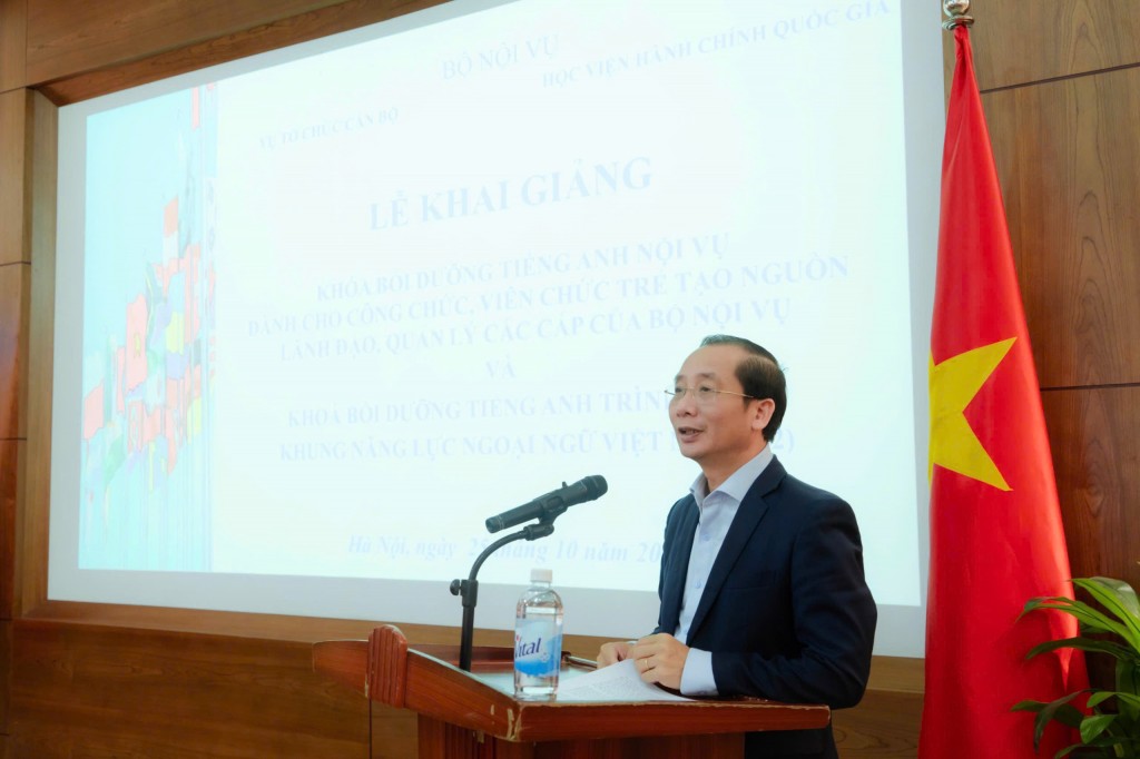 Assoc. Prof. Dr. Nguyen Ba Chien at the opening ceremony. 