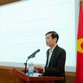 Dr. Tran Dai Hai, Deputy Director of the Department of International Cooperation, NAPA, announcing Decisions to organize the courses.