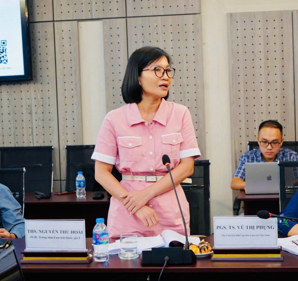 Ms. Nguyen Thu Hoai, Deputy Director of the National Archives Center I, at the workshop.