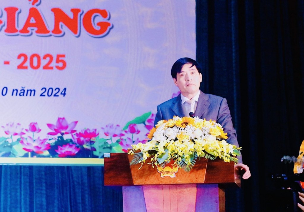 Assoc. Prof. Dr. Nguyen Hoang Hien, Director of NAPA QNA, delivering remarks at the opening ceremony for the 2024-2025 academic year.