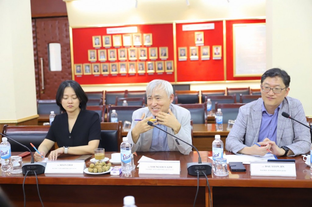 Prof. Youngsoon Kim, INHA University, South Korea, at the meeting.