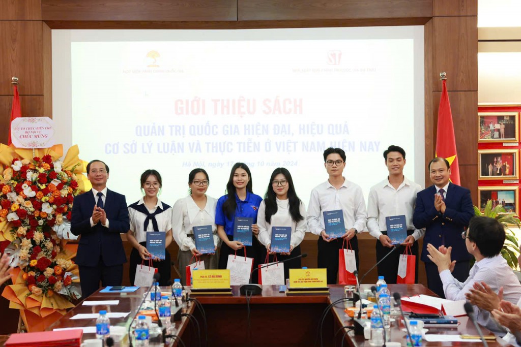 The book introduction event showcased the work "Modern and Effective National Governance – Theoretical and Practical Foundations in Viet Nam Today", co-authored by Assoc. Prof. Dr. Nguyen Ba Chien and Assoc. Prof. Dr. Le Hai Binh.