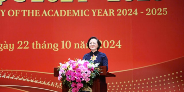 Minister of Home Affairs Pham Thi Thanh Tra delivering her remarks to celebrate the new academic year 2024-2025 at the National Academy of Public Administration.