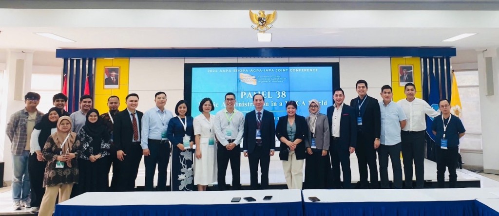 Assoc. Prof. Dr. Nguyen Ba Chien, NAPA President and Chairperson of the EROPA Executive Council, with NAPA lecturers and international presenters in panel 38.