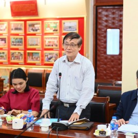 Dr. Ha Quang Ngoc, former Vice Rector of the Hanoi University of Home Affairs, at the workshop.