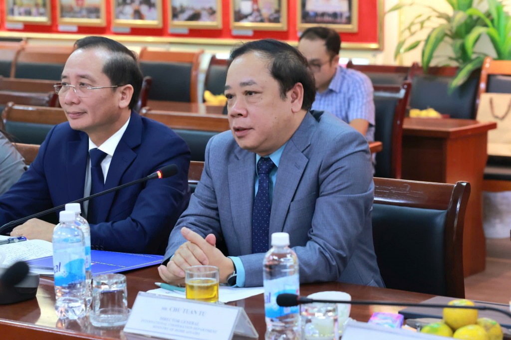 Mr. Chu Tuan Tu, Director General, Department of International Cooperation, MoHA, at the meeting.