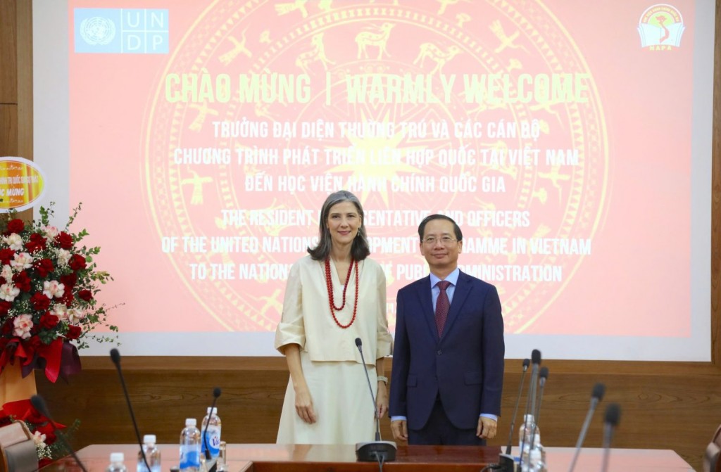 Assoc. Prof. Dr. Nguyen Ba Chien, NAPA President (R) welcoming Ms. Ramla Khalidi and the UNDP Viet Nam delegation to NAPA.