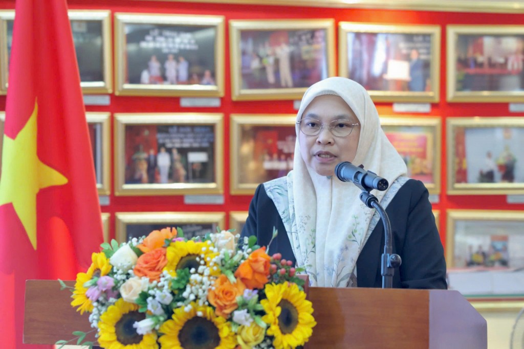 Dr. Noor Maya Salleh, Director, Institut Perkhidmatan Awam (IPA), Prime Minister’s Office, Brunei Darussalam.