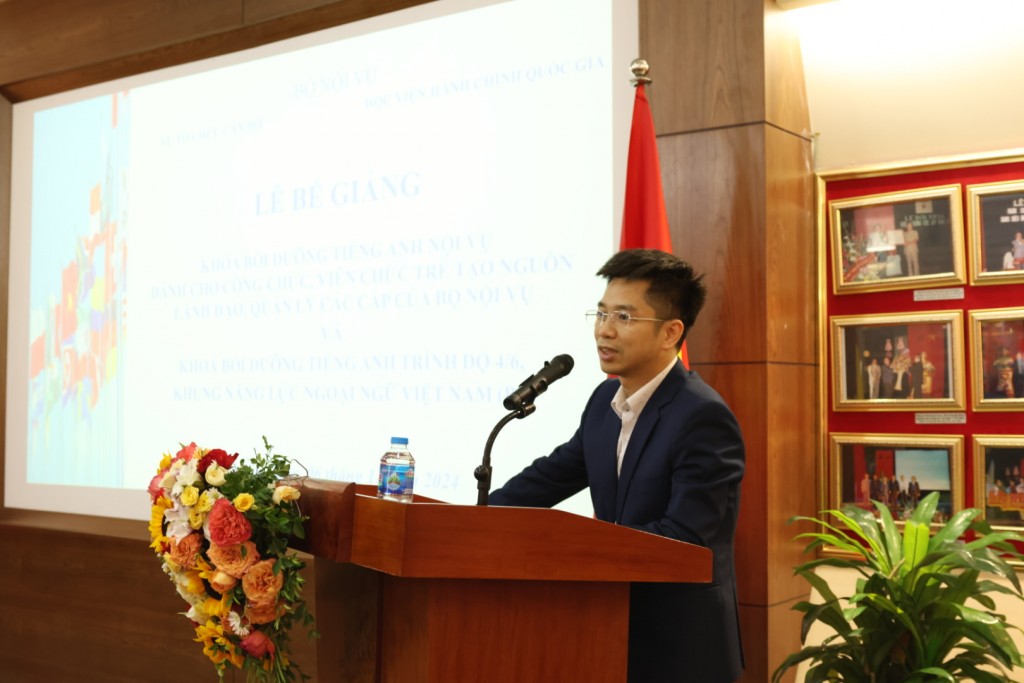 Course participant Hoang Quoc Trang delivered remarks at the closing ceremony.