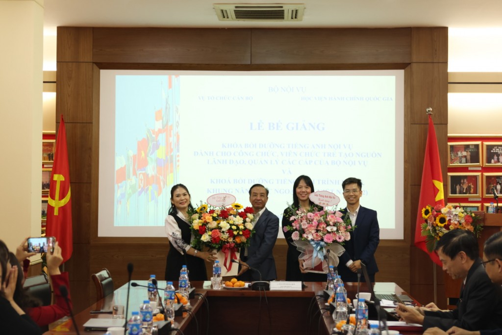 The class presented flowers to show appreciation to the instructors.